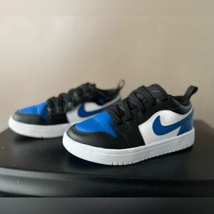 Toddler Nike sneakers